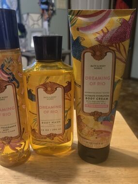 Bath & Body Works Dreaming of Rio Hydrating Body Cream - Yellow